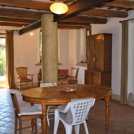 Quarto em Acomodações Particulares Awesome Stone Farmhouse In