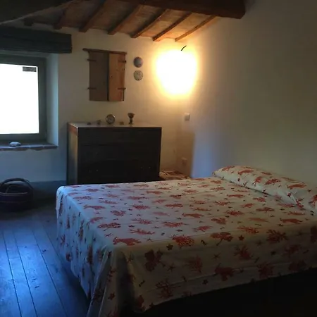 Awesome Stone Farmhouse In Quarto em Acomodações Particulares Moie