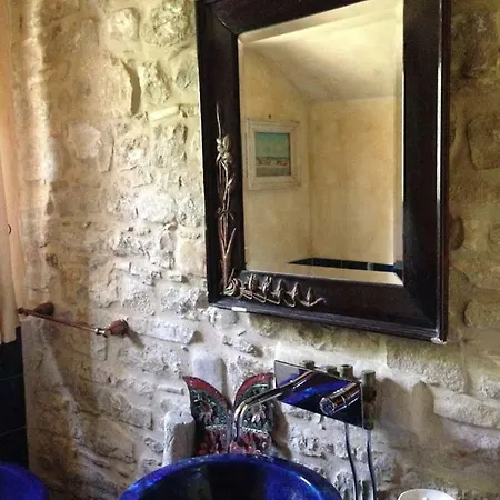 Quarto em Acomodações Particulares Awesome Stone Farmhouse In Moie