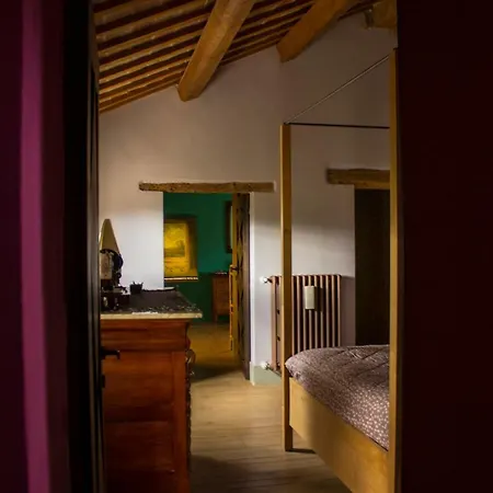 Quarto em Acomodações Particulares Awesome Stone Farmhouse In *