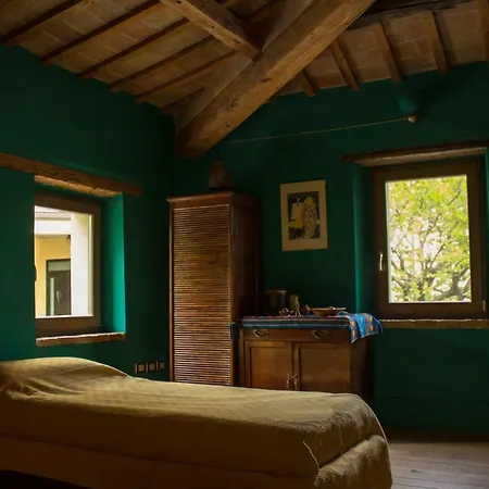 Awesome Stone Farmhouse In Quarto em Acomodações Particulares