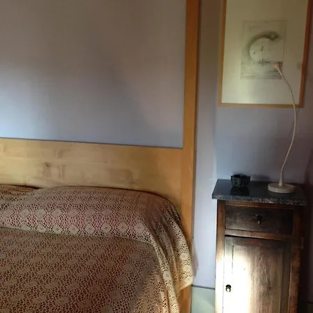 Quarto em Acomodações Particulares Awesome Stone Farmhouse In Moie